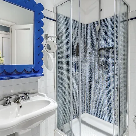 Townhouse Condotti 29 Guest house 4*