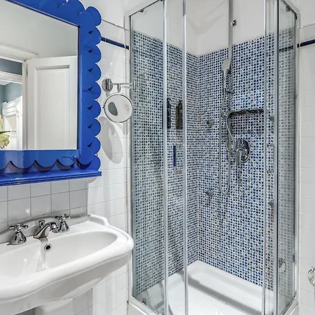Townhouse Condotti 29 Πανσιόν