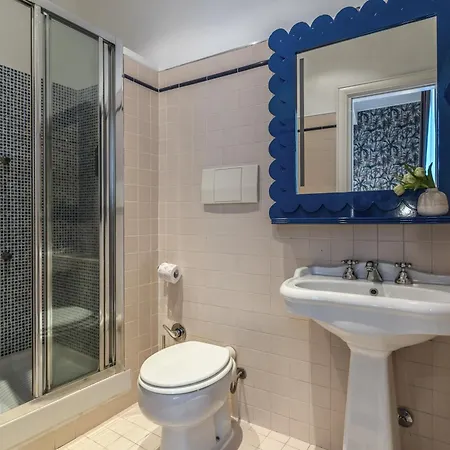 Townhouse Condotti 29